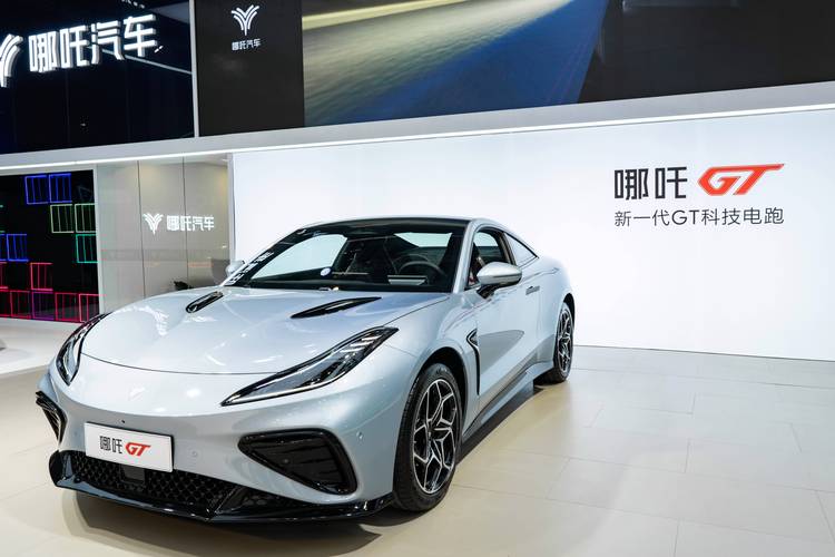 惠州247哪吒汽车在智能汽车领域的表现，领途汽车在新能源汽车市场中的影响力